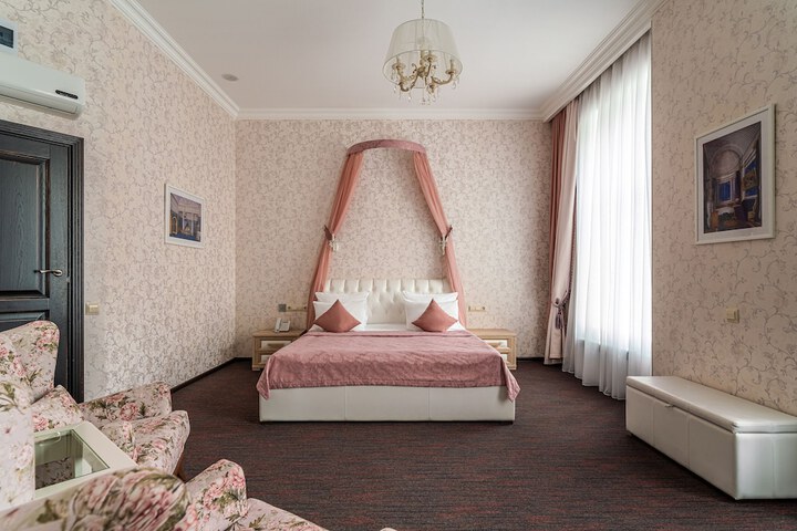 Room 24 of 52