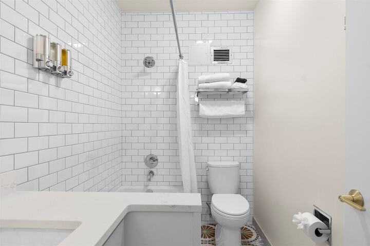 Room 150 of 172