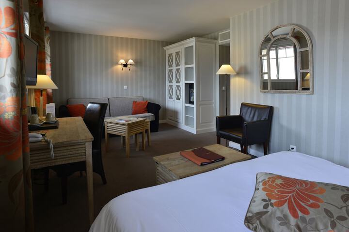Room 14 of 102