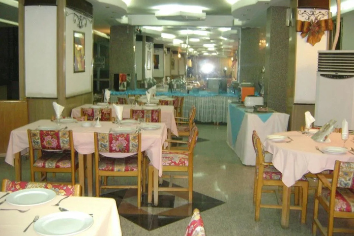 Dining 7 of 10