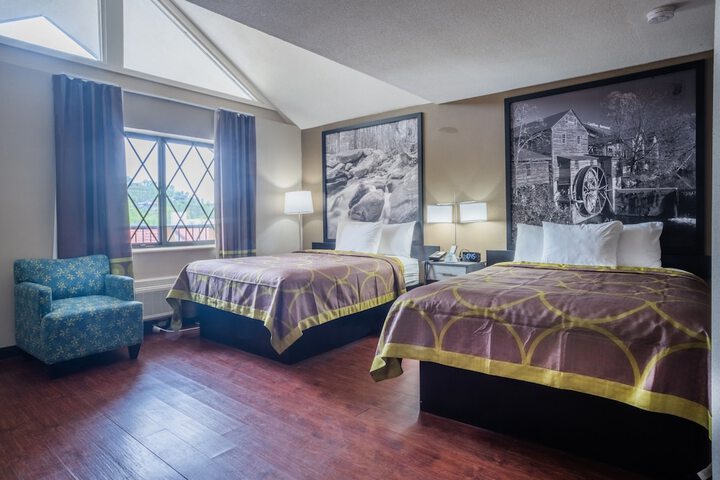 2 Queen Beds Oversized Room (15 of 15)