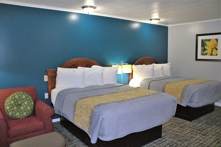 Deluxe Room 1 Queen Bed (2 of 10)