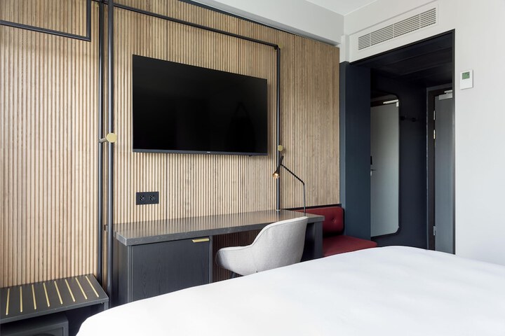 Room 12 of 50