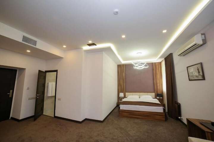 Room 4 of 14