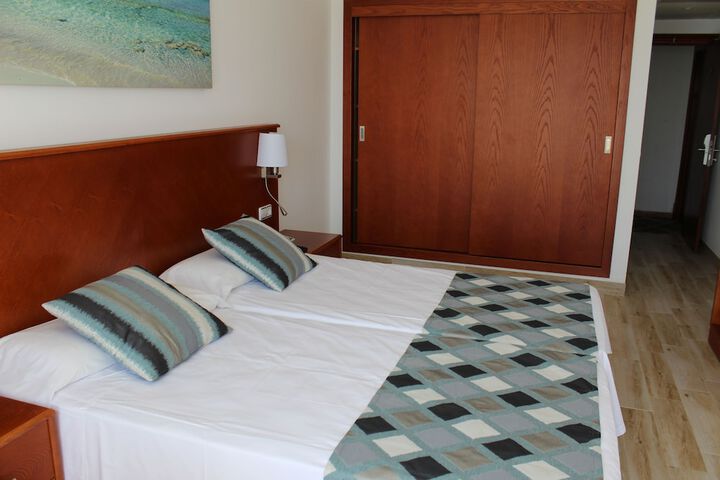 Room 6 of 68