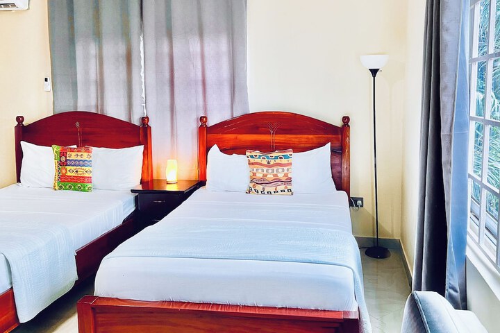 Room 12 of 114