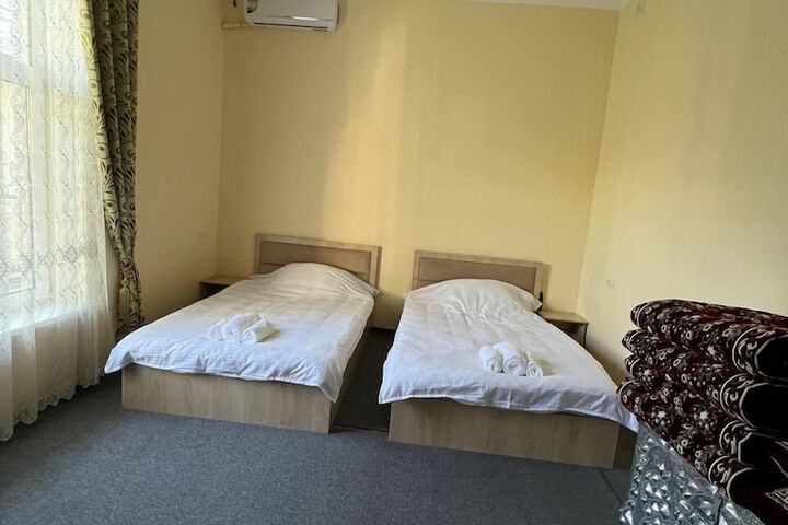 Room 4 of 17
