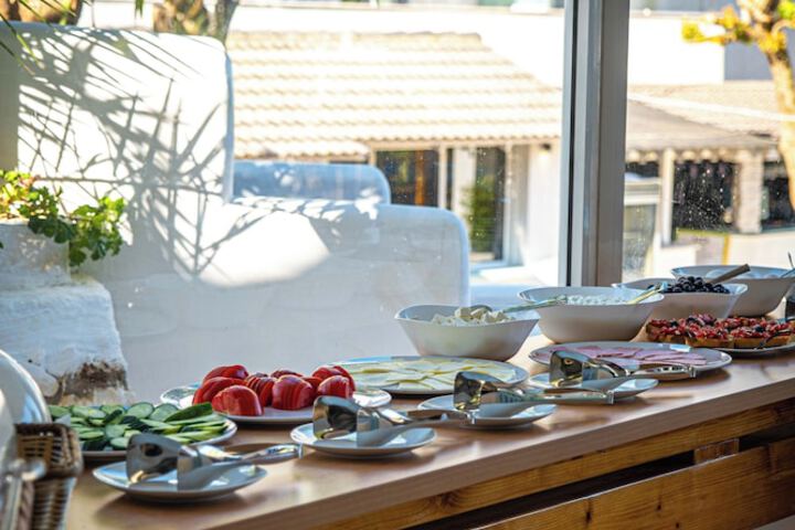 Breakfast/Coffee Service 220 of 297
