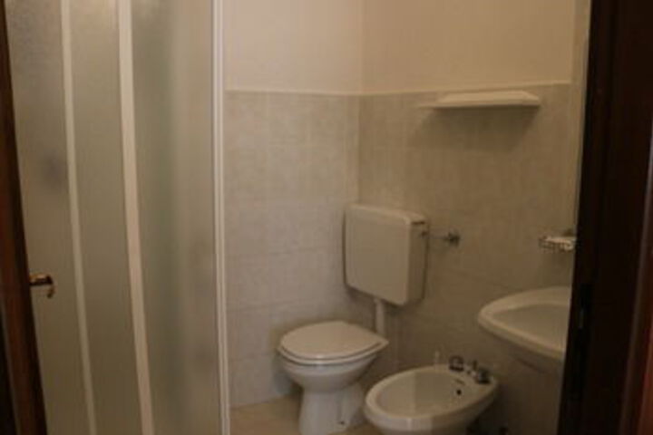 Room 6 of 62