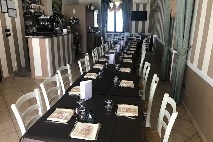 Dining 7 of 8