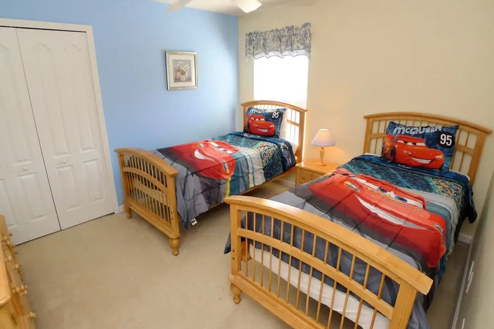 Room 6 of 17