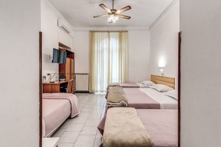 Room 9 of 25