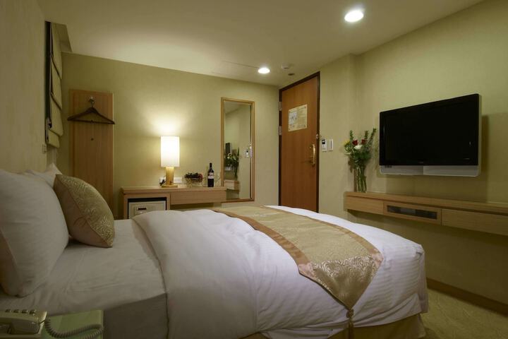 Room 18 of 47