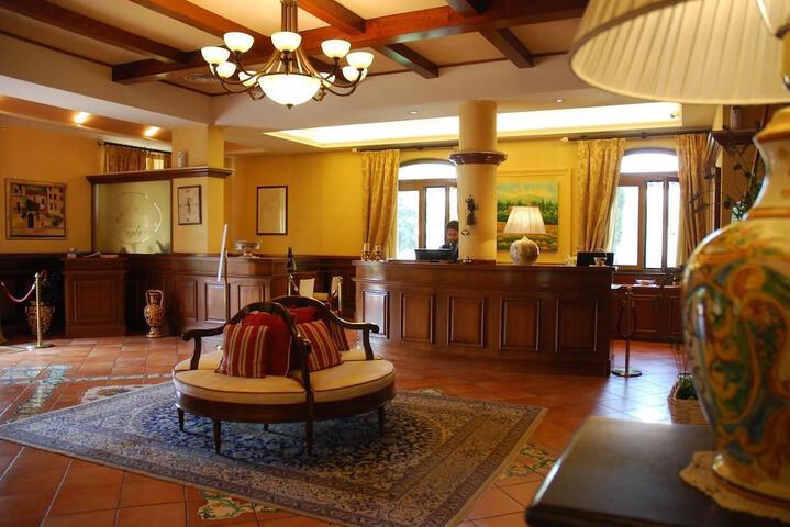 Entrance & Lobby