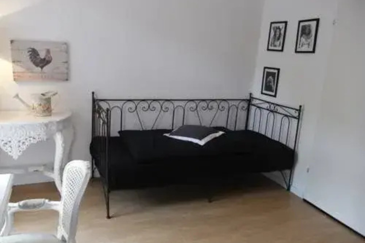 Room 8 of 17