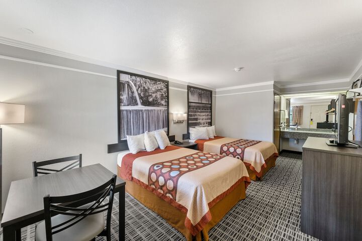 Double Accessible King Size Bed (3 of 10)