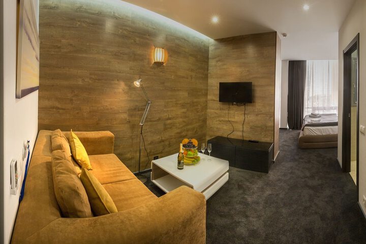 Room 7 of 67