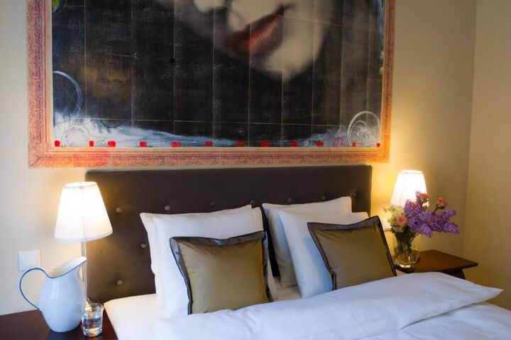 Room 4 of 12