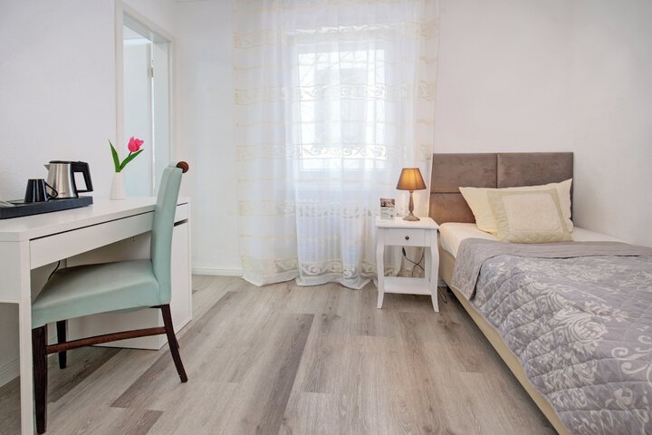 Room 30 of 145