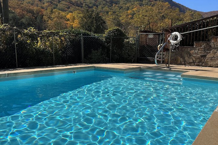Pool 121 of 136
