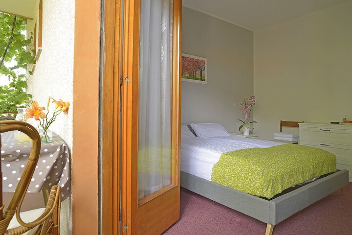 Room 8 of 42