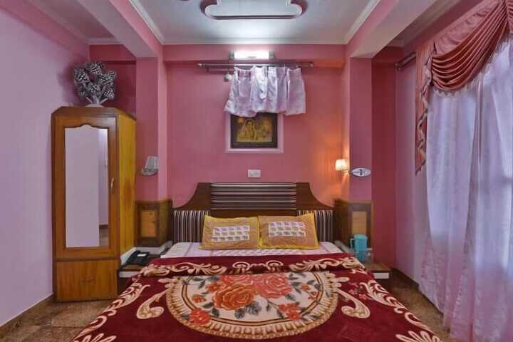 Room 9 of 12