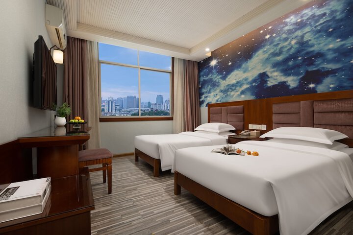 Room 14 of 24