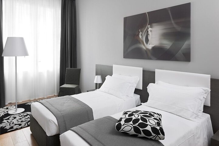 Room 6 of 40