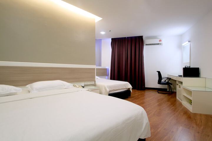 Room 10 of 21