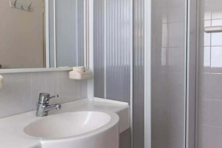 Room 10 of 27