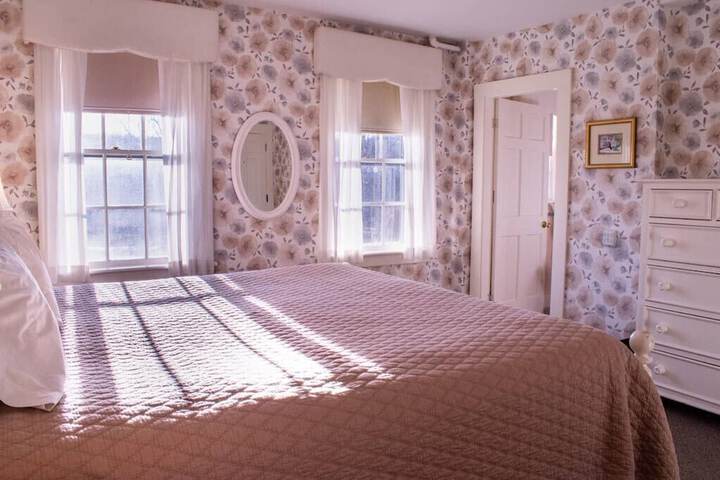 Superior King Bed (5 of 7)