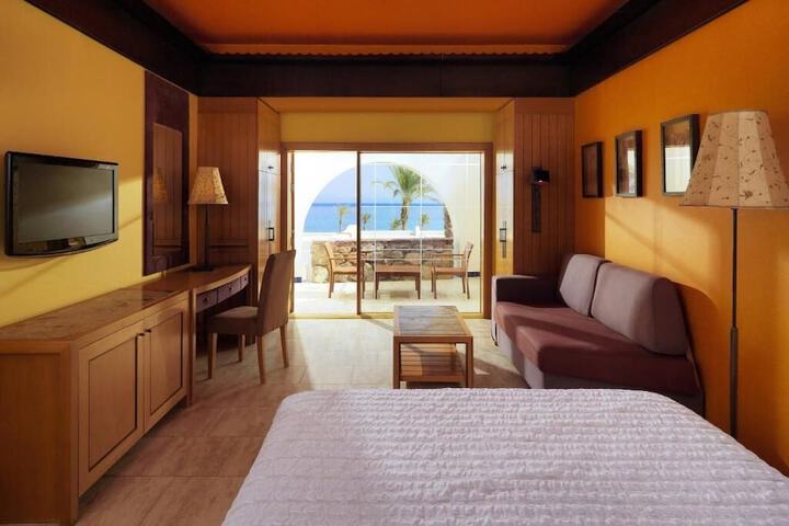 Room 4 of 64