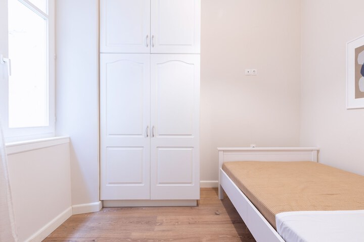 Room 6 of 17