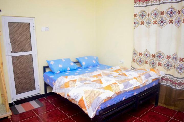 Room 4 of 18