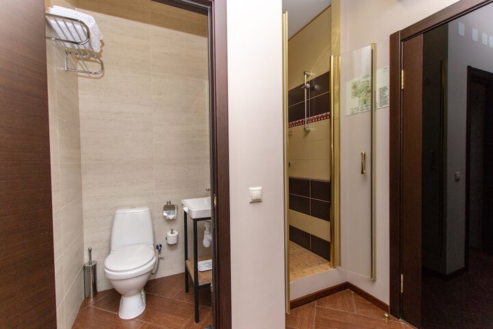 Room 9 of 43
