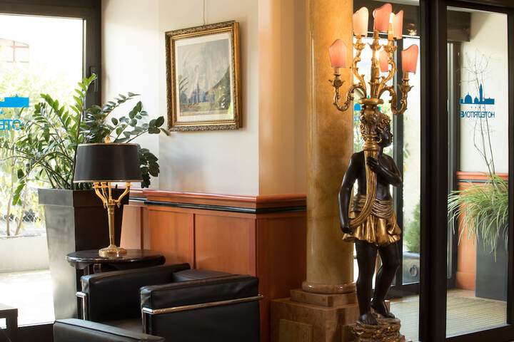 Guest Lobby