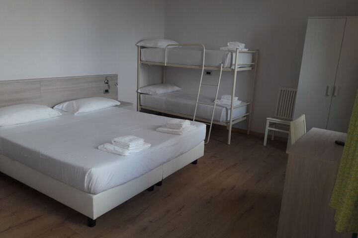Room 6 of 35