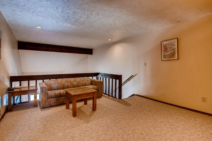 Room 11 of 28