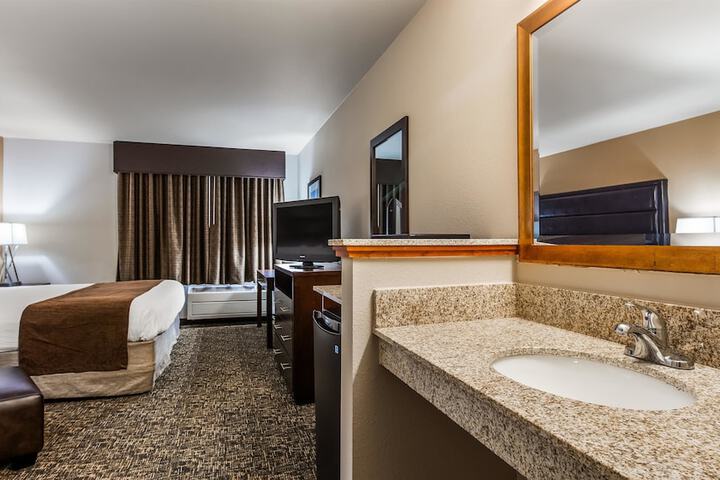 Room 8 of 14