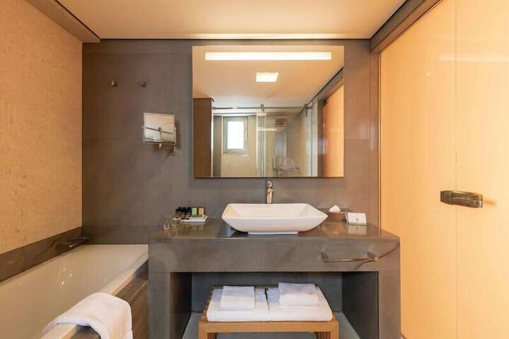Room 286 of 425