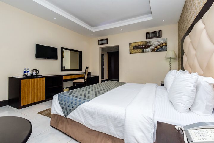 Room 2 of 63