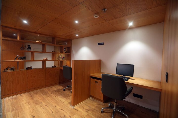 Business Center 70 of 74