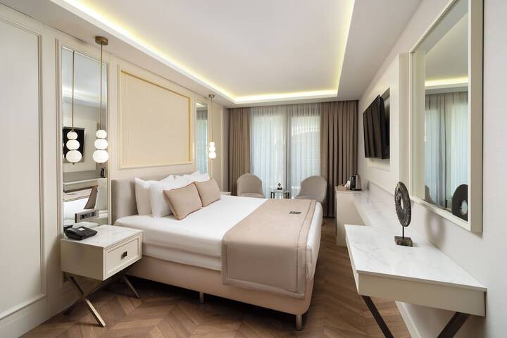 Room 13 of 16