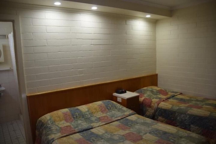 Room 5 of 77