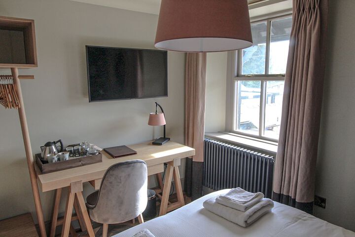 Room 13 of 136