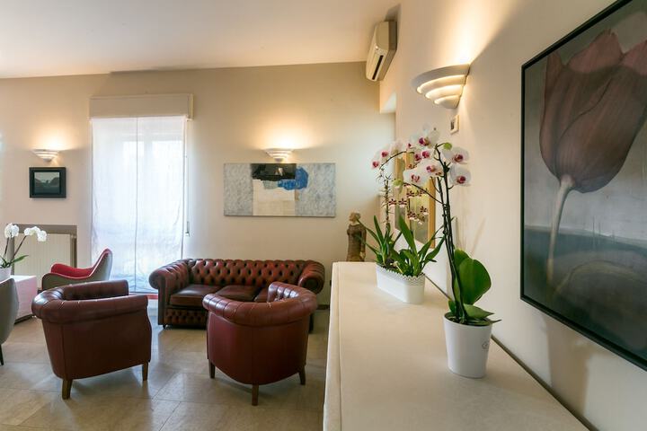 Guest Lobby