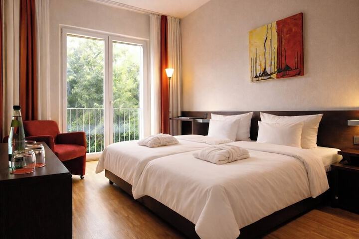Room 3 of 25