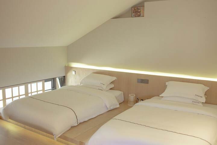 Room 42 of 131