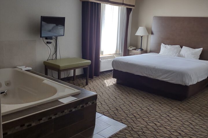 1 King Bed (7 of 14)