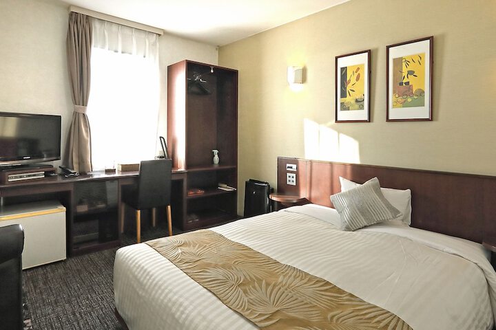 Room 32 of 97